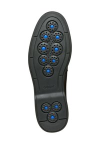 Suola di scarpa in gomma nera con fori di ventilazione circolari e accenti blu, texture liscia e forma sagomata per il comfort.