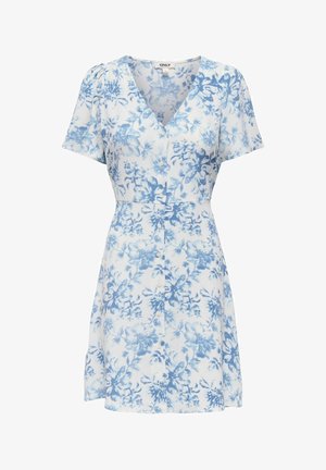 Robe blanche à manches courtes avec imprimé floral bleu, col en V, boutonnière devant et taille cintrée.