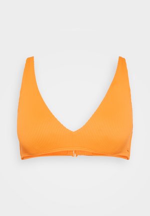 Ribbede oransje bikinioverdel med dyp V-hals, brede stropper og klipslukking bak. Glatt tekstur og strukturert design.