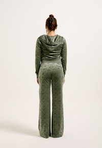Thumbnail Image 4