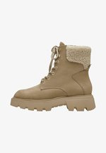 Scarpe primavera 2025: come abbinare gli stivali Scarpe primavera 2025: come abbinare gli stivali