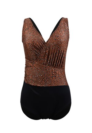 Brązowy jednoczęściowy strój kąpielowy w cętki z głębokim dekoltem w kształcie litery V, z marszczeniami i czarną dolną częścią. Gładka tekstura, bez rękawów.