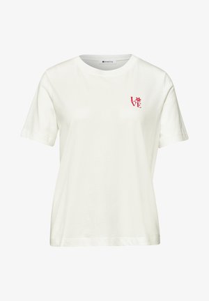 Weißes T-Shirt mit kurzen Ärmeln und Rundhalsausschnitt, mit kleinem roten „LOVE“-Schriftzug und Blumenmotiv auf der oberen linken Brust.