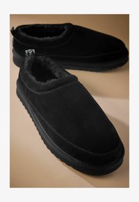 Unselected, black