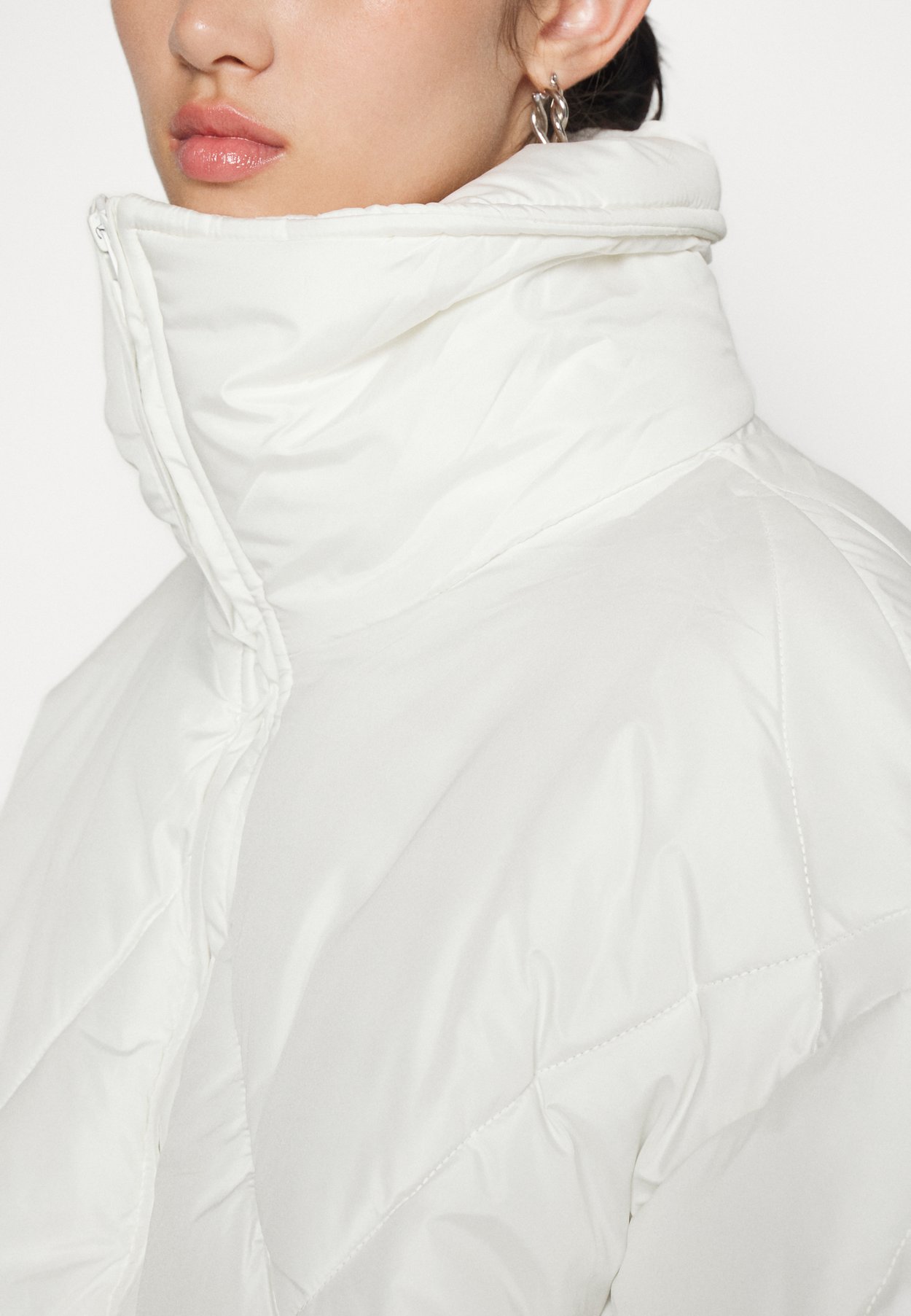 ONLTAMARA SHORT QUILTED JACKET 