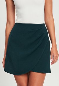 TUSSAH BILLIE - Wickelrock - emerald