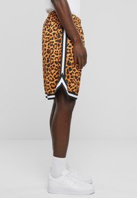 Urban Classics AOP - Šortai - orangeleopard