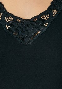 Damart ESSENTIAL APPLICATION FLORALE - Maglietta intima - noir