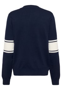Marinblå tröja med rund halsringning och vita ränder på ärmarna. Slät stickad struktur med ribbade muddarna och nederkanten.