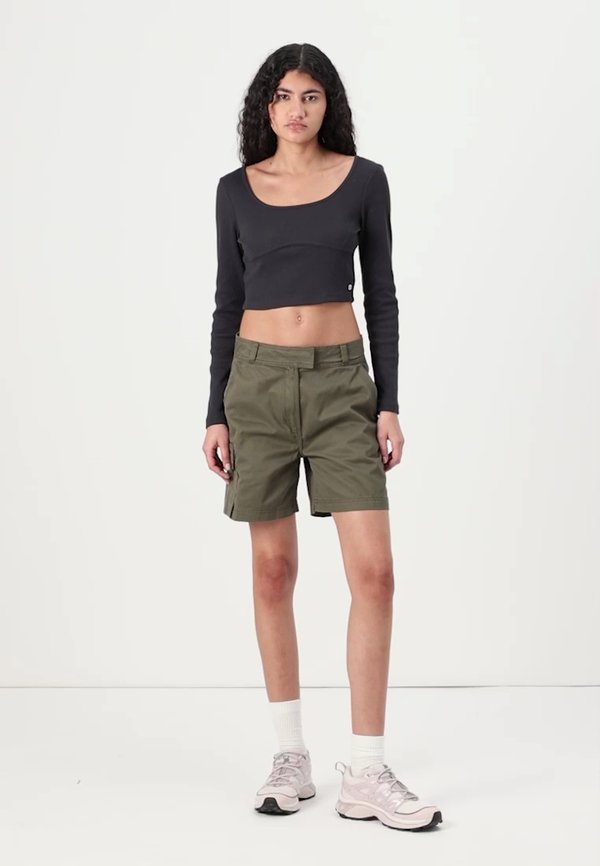 BROOKLINE UTILITY CARGO - Shorts4