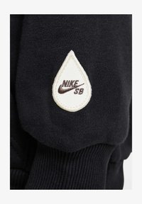 Unselected, black safety orange