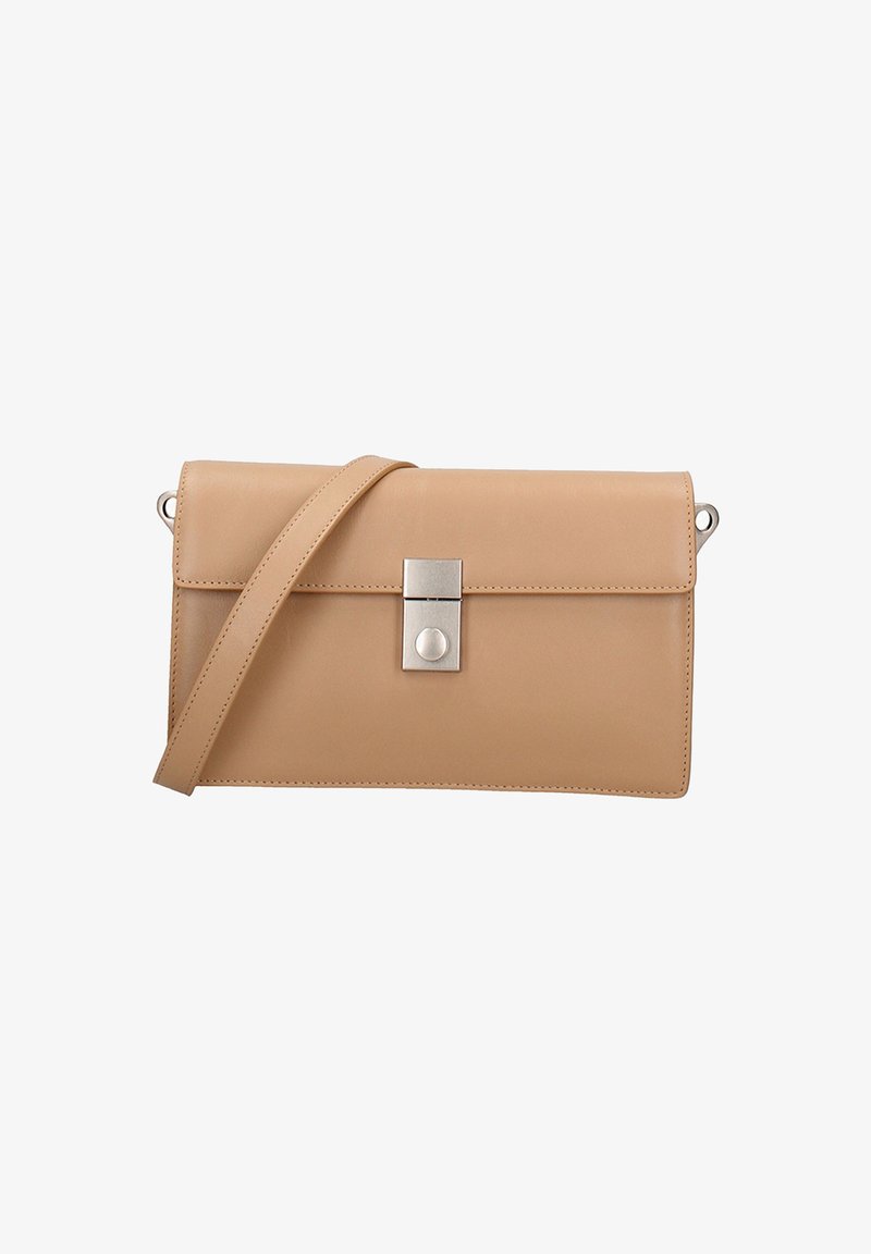 Borsa a tracolla in pelle beige con una chiusura rettangolare argentata e un cinturino regolabile su uno sfondo bianco.
