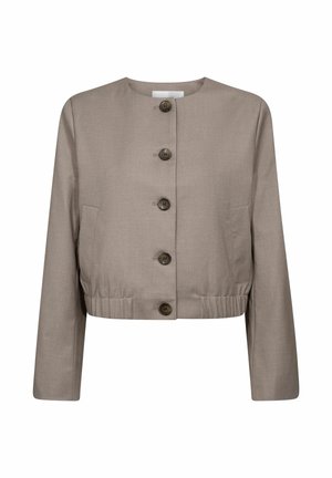 Krajša svetlo rjava jakna z okroglim izrezom, petimi temnimi gumbi, dvema stranskima žepoma in elastičnim detajlom v pasu. Gladek tekstura tkanine.