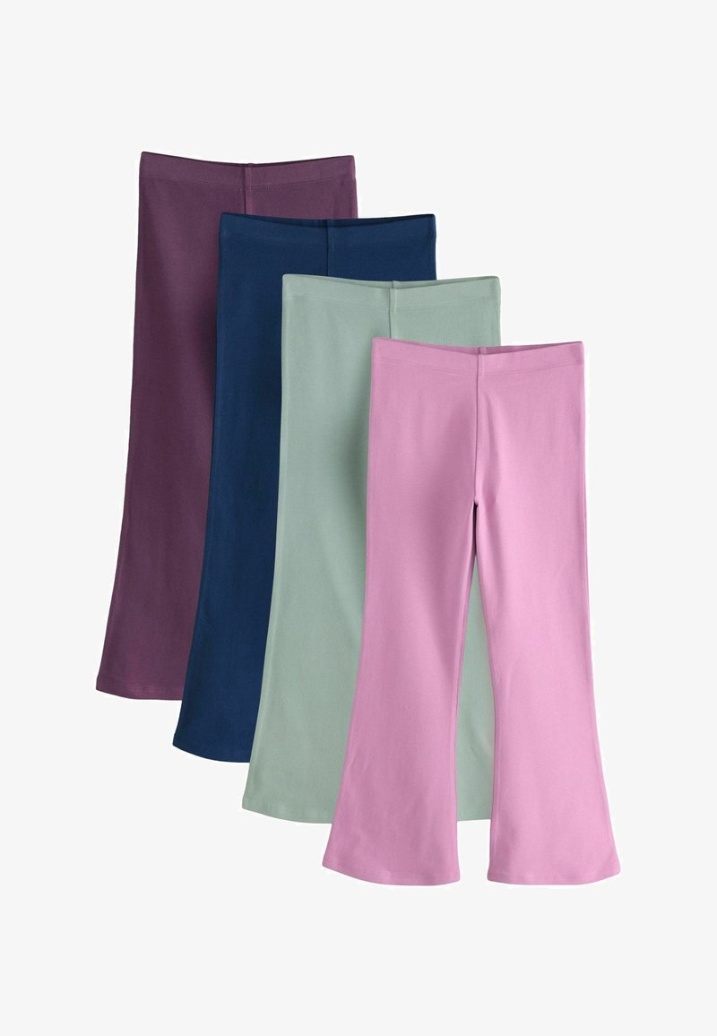 Quatre pantalons évasés assortis en violet, bleu marine, vert clair et rose, empilés et chevauchés sur un fond blanc.