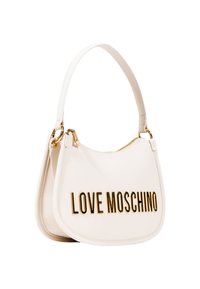 Borsa bianca in ecopelle con forma curvata, logo "LOVE MOSCHINO" in tonalità oro, doppi manici e chiusura con zip. Texture liscia, design minimalista.