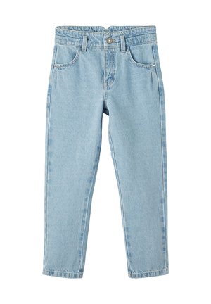 Hellblaue Jeans mit Fronttaschen, Gürtelschlaufen und Metallknopfverschluss, flach auf weißem Hintergrund präsentiert.