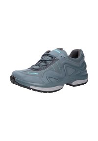Scarpa sportiva di un teal attenuato, realizzata in materiale sintetico con una finitura texturizzata. Presenta accenti grigi, una suola ammortizzata e un design slanciato.