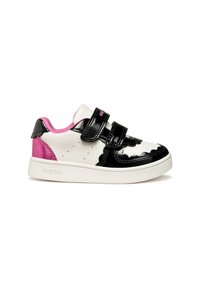 Sneaker bianco e nero con accenti rosa, dotata di doppie cinghie in velcro e un design moderno e slanciato.
