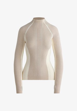 Geribbelde gebreide trui in crème en zacht beige, met een hoge hals, lange mouwen en contrasterende geribbelde panelen aan de zijkanten.