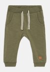 GEORGEY SOLID UNISEX - Tepláky - turtle