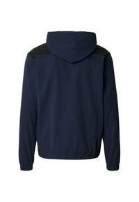Granatowa kurtka z kapturem, z czarnymi wstawkami na ramionach, elastycznymi mankietami i marszczonym dołem. Gładki materiał o strukturalnym kroju.