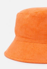 Pieces PCDOLA BUCKETHAT - Chapéu - orange pepper