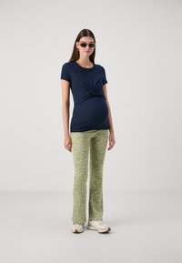 MAMALICIOUS MLANLI JUNE - Marškinėliai su spaudiniu - navy blazer detailmelange