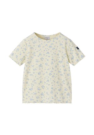 Flødefarvet kortærmet ribbet skjorte med lille blåt blomsterprint og rund halsudskæring, med en lille sort mærkat på venstre ærme.