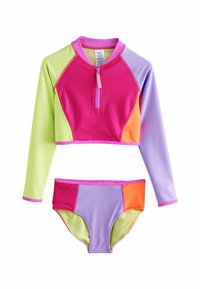 Kostium kąpielowy składający się z długiego rękawa oraz bikini, wykonany z wielokolorowej, gładkiej tkaniny z różowymi, pomarańczowymi, zielonymi i fioletowymi panelami, z zapięciem na zamek.