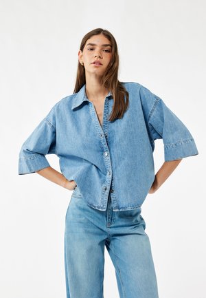 Blus - light blue