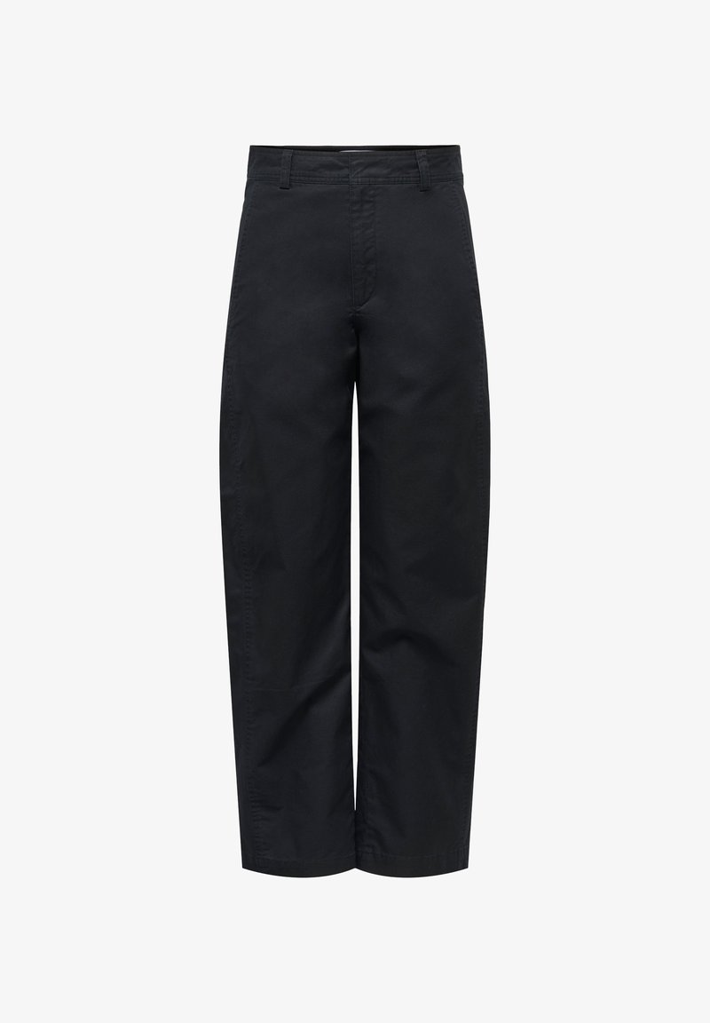 Μαύρο παντελόνι με ίσια γραμμή, θηλιές για ζώνη, μπροστινές τσέπες και φερμουάρ στο μπροστινό μέρος, παρουσιάζεται σε λευκό φόντο.