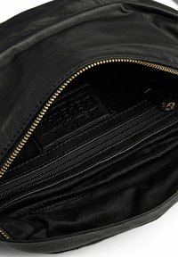 DEPECHE Övtáska - black nero