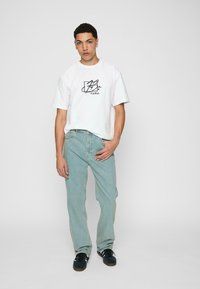 DEF KANT STRAIGHT FIT  - Traperice ravnih nogavica - sand blue denim