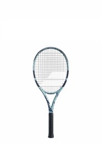 Tennisracket met een lichtblauw frame, zwarte grip en een rechthoekig snarenpatroon. Beschikt over een taps toelopend ontwerp en strakke lijnen.
