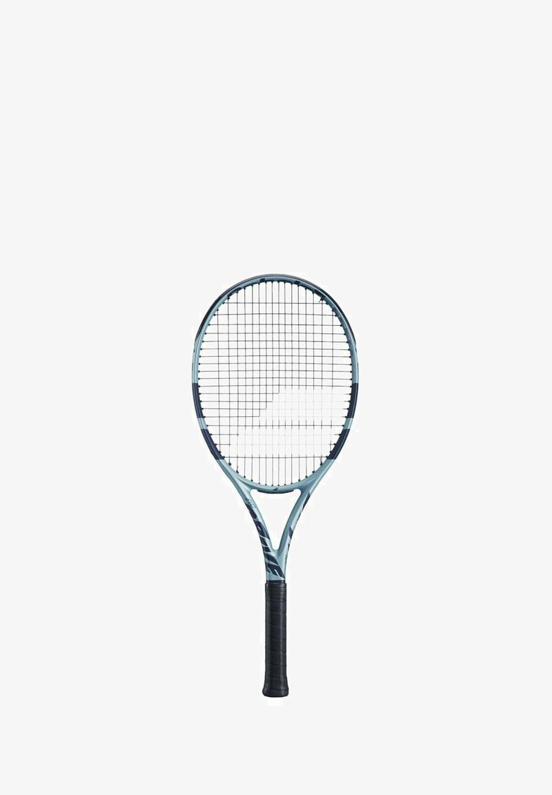 Tennisracket met een lichtblauw frame, zwarte grip en een rechthoekig snarenpatroon. Beschikt over een taps toelopend ontwerp en strakke lijnen.