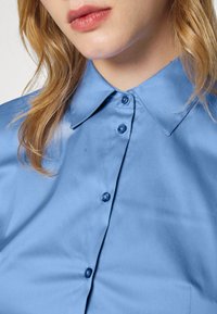 HUGO THE FITTED  - Blusa com botões - medium blue