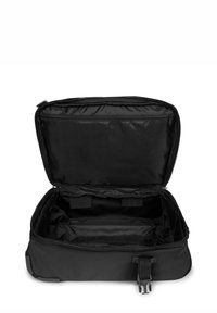 Borsa rettangolare nera con apertura a zip. L'interno presenta due cinghie orizzontali e una tasca con zip lungo la parte superiore per lo stoccaggio.