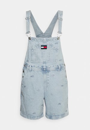 Jasnoniebieskie, postarzane dżinsowe krótkie ogrodniczki z regulowanymi ramiączkami i przednią kieszenią na piersi z naszywką z logo Tommy Jeans.