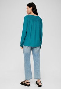 s.Oliver MIT GESMOKTEN DETAILS - Blouse - petrol