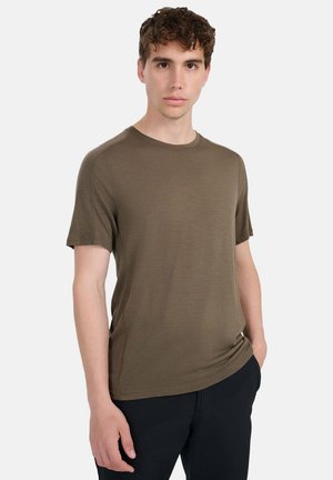 - T-shirt basic