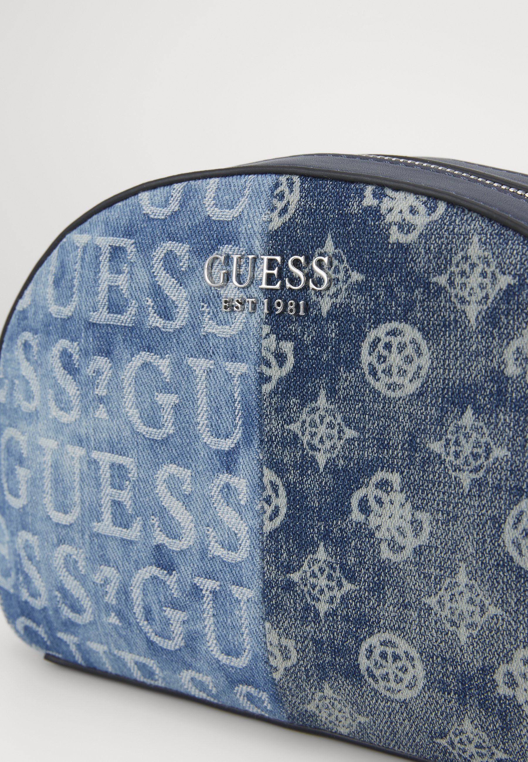 Guess KAYLYN MINI CROSSBODY TOP ZIP Skulderveske denim Guess KAYLYN MINI CROSSBODY TOP ZIP Skulderveske denim