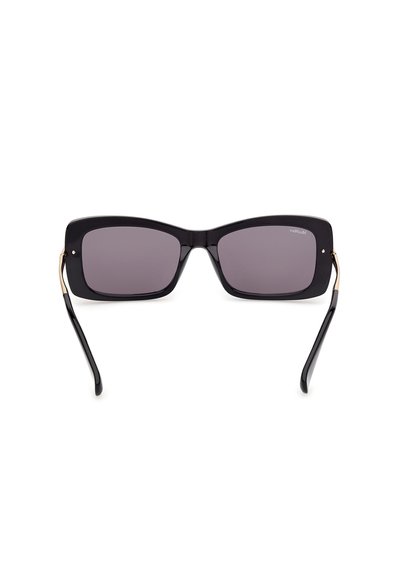 Lunettes de soleil rectangulaires noires avec des verres foncés, des accents dorés fins près des charnières et des branches légèrement courbées.