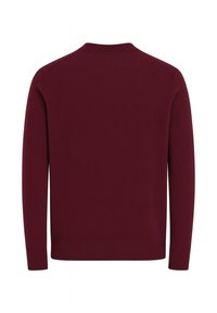 Maglione bordeaux con scollo tondo, maniche lunghe e orlo a coste. Il tessuto appare liscio con una consistenza morbida.