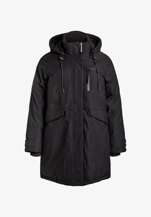 Crna vodootporna parka s visokim ovratnikom, podesivom kapuljačom, zatvorenim džepom na prsima i dva prednja džepa. Ima teksturirani materijal i vezice.