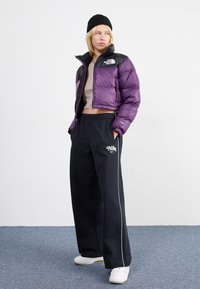 Nike Sportswear STRAIGHT PANT - Tracksuit bottoms - black