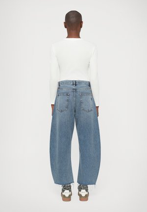 Pořadí 13: FRAME - THE BUBBLE CROP - Džíny Relaxed Fit