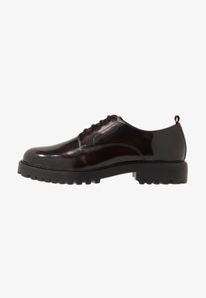Walk London, Derbies & Richelieus - dark red