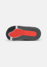 Nike Sportswear AIR MAX 270 GO UNISEX - Baskets basses - black/bright crimson/smoke grey/anthracite