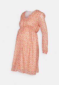 Vestido de maternidade floral em tecido leve e transparente. Apresenta um decote em V, mangas longas e um cinto para atar na cintura. Cor: laranja com flores rosas e brancas.