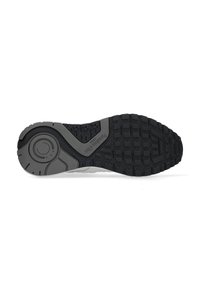 Semelle de sneaker avec une texture en caoutchouc noir, un motif de sculpture et une semelle intermédiaire grise. Comprend des accents circulaires et en forme d'étoile.